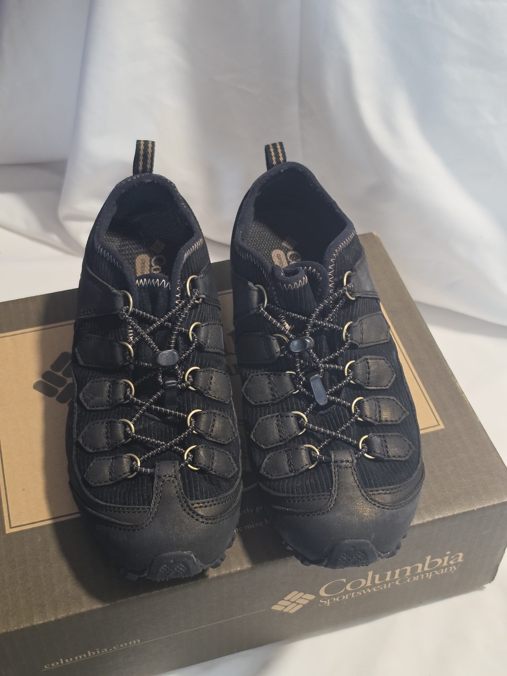 Women's Black and Tan Trail Sneakers